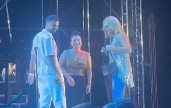 Νατάσα Θεοδωρίδου: Ιδιαίτερη στιγμή σε συναυλία της στη Θεσσαλονίκη - Ποιος έκανε πρόταση γάμου on stage