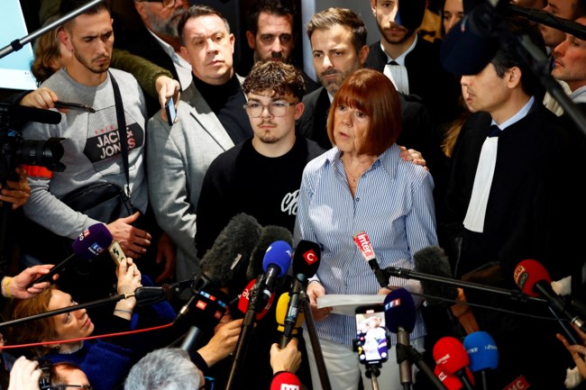 Η πρώτη αντίδραση Ζιζέλ μετά την καταδίκη του Πελικό: Δεν μετάνιωσα ποτέ για την ανοιχτή δίκη - Διαρκώς δίπλα της ο εγγονός της