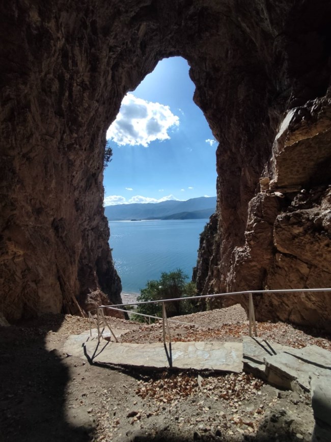 ασκηταριο μεσα