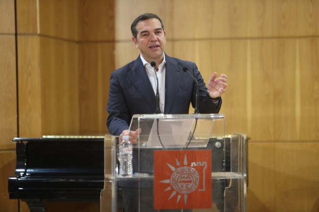 Τσίπρας κατά Μητσοτάκη για τα εξωτερικά: Ούτε να ποντίσουμε καλώδιο για την ηλεκτρική σύνδεση με την Κύπρο δεν τολμάμε
