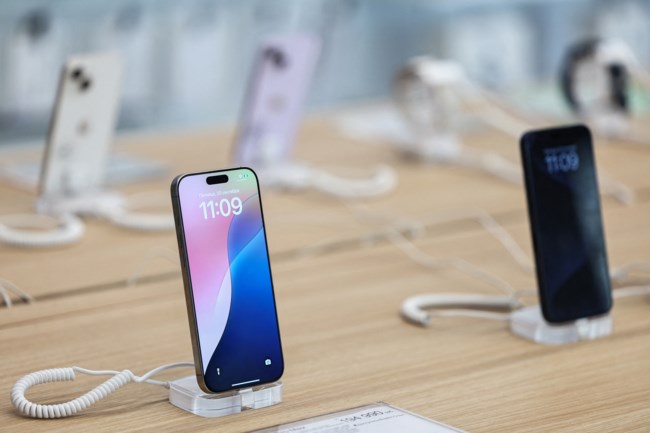 Apple: Μεταφέρει αεροπορικώς 600 τόνους iPhone από την Ινδία στις ΗΠΑ για να αποφύγει τους δασμούς Τραμπ