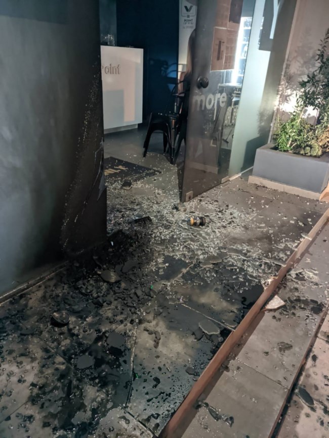 Επίθεση στις επιχειρήσεις της συζύγου Χαρδαλιά: "Θρασύδειλα ανθρωπάρια πιστεύουν ότι μπορούν να μας τρομοκρατήσουν"