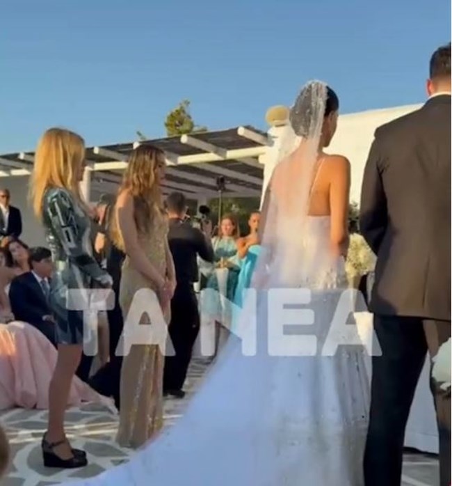 Η Μαριάννα Λάτση super chic στον γάμο του Αργυρού και της Νίκα - Πάντρεψε το ζευγάρι