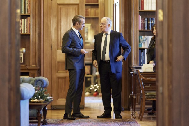 Αισιόδοξος ο Μητσοτάκης στον Τασούλα: Σύντομα οι αγρότες θα απομακρυνθούν από τα μπλόκα