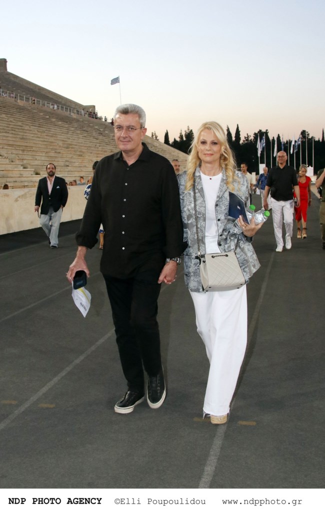 Κρίστη Τσολακάκη: Η "επίθεση αγάπης" στον Νίκο Χατζηνικολάου και το τρυφερό φιλί