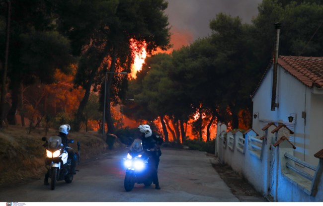 Φωτιά στη Βαρυμπόμπη