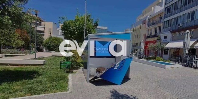 Εκλογές 2023: Έσπασαν το περίπτερο της Νέας Δημοκρατίας στη Χαλκίδα