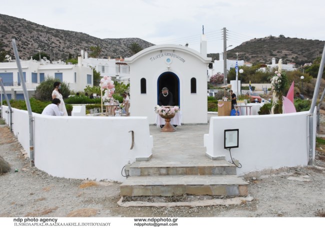 Πετρούνιας - Μιλλούση: Το φωτογραφικό άλμπουμ της βάπτισης των κοριτσιών τους