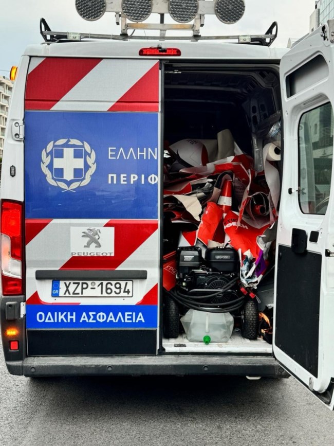 Ο Χαρδαλιάς ξήλωσε πάλι τις αφίσες του ΣΥΡΙΖΑ και έβαλε τσουχτερό πρόστιμο στην Κουμουνδούρου - Τις ξαναέβαλαν
