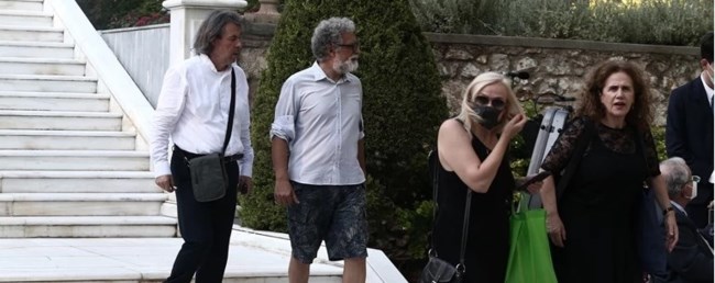 Προεδρικό: Θυμάστε τον περυσινό καλεσμένο που εμφανίστηκε με βερμούδα και σαγιονάρα; Ε φέτος έκλεψε την παράσταση