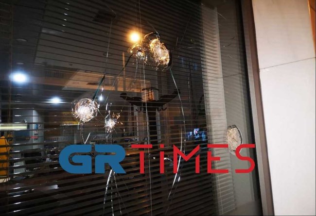 Επίθεση αγνώστων σε υποκατάστημα τράπεζας στη Θεσσαλονίκη [εικόνες - βίντεο]
