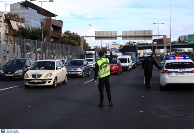 Σοβαρό τροχαίο στη Λεωφόρο Κηφισού με δύο τραυματίες - Ουρές χιλιομέτρων [εικόνες]