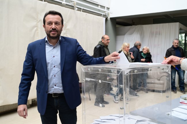 Στο Δημαρχείο Καισαριανής ψήφισε ο πρόεδρος της ΚΟ του ΣΥΡΙΖΑ, Νίκος Παππάς