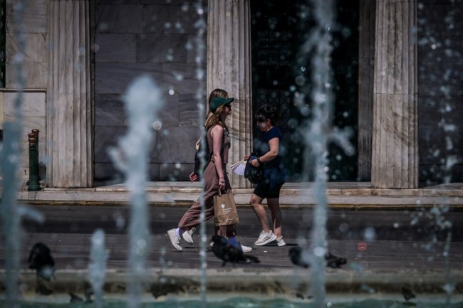 Επελαύνει ο καύσωνας σε όλη τη χώρα: Σφοδρή ζέστη και τις νύχτες - Ποια θα είναι η πιο δύσκολη μέρα στην Αττική
