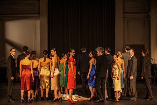 Μετά την τεράστια επιτυχία, το KONTAKTHOF της Pina Bausch επιστρέφει την άνοιξη για 11 μόνο παραστάσεις