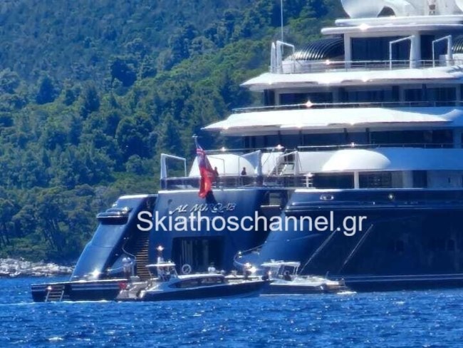 Στη Σκόπελο με το υπερπολυτελές γιοτ του ο Σεΐχης του Κατάρ - Επισκέπτεται τις Σποράδες από το 2005 [εικόνες]
