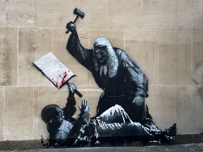 Ο Banksy αποκαλύφθηκε: Αλλά πόσο πολύτιμη είναι η ανωνυμία στον κόσμο της τέχνης;