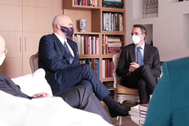 Γεύμα Μητσοτάκη - Ράμα στο σπίτι του Έλληνα πρωθυπουργού: "Στο μενού" οι διμερείς σχέσεις