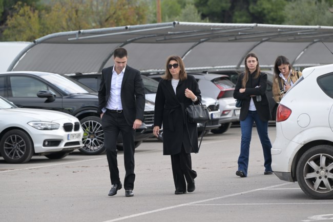 Κίλι Σφακιανάκη: Χωρίς τον Νότη το τελευταίο "αντίο" στη Ριτσώνα - Συγκίνησαν τα δύο παιδιά της - Ποιο τραγούδι ακούστηκε [εικόνες]