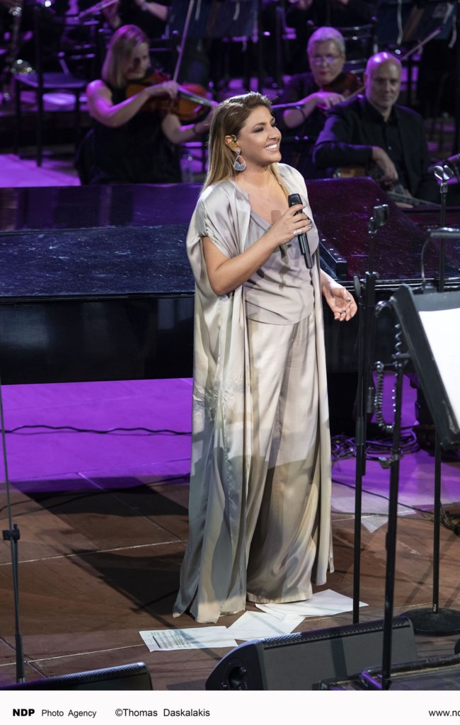 Στο νοσοκομείο εκτάκτως  η Έλενα Παπαρίζου - Ένιωσε έντονη αδιαθεσία μετά την πρόβα του "The Voice"