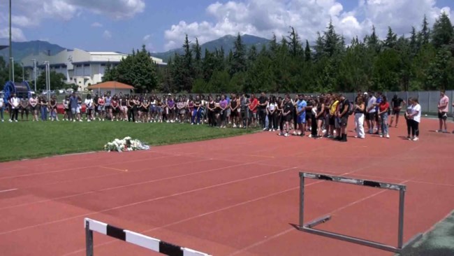 Θάνατος 22χρονης αθλήτριας: Σπαρακτικό αντίο στη Γεωργία από εκατοντάδες συμφοιτητές της στην Κομοτηνή [Εικόνες]