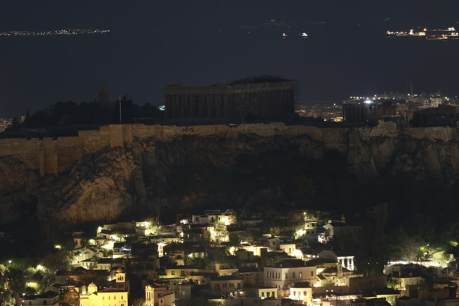 "Ώρα της Γης": Η Αθήνα έσβησε το φως - Η Ακρόπολη στο σκοτάδι