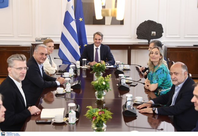 Η πρώτη συνάντηση Μητσοτάκη με τους νεοεκλεγμένους ευρωβουλευτές της ΝΔ στο Μαξίμου [εικόνες]