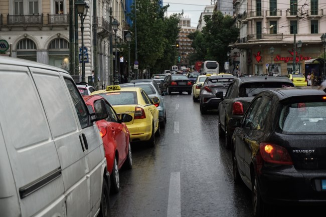 Κίνηση στην Αθήνα: "Κολλημένοι" οι οδηγοί σε Κηφισό και Κέντρο - Δείτε live το μποτιλιάρισμα στους δρόμους