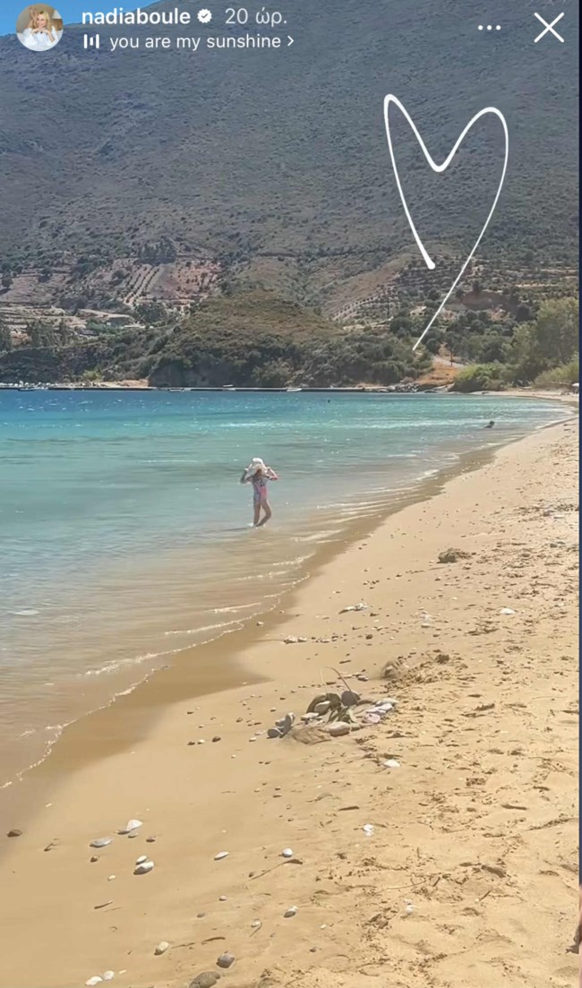 Νάντια Μπουλέ - Γιώργος Ισαάκ: Με την 4χρονη Σέμελή τους σε ειδυλλιακή παραλία