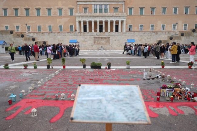 Φουντώνει η κόντρα για τον Άγνωστο Στρατιώτη: O Δούκας αναίρεσε τον εαυτό του, λέει η κυβέρνηση- Εξι ανακοινώσεις σε έξι ώρες