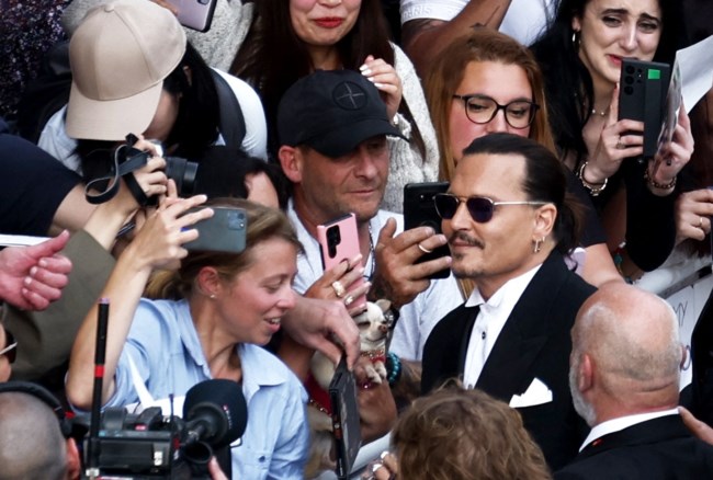 Φεστιβάλ Καννών: Αντιδράσεις για τον Τζόνι Ντεπ - "Ξεδιπλώνουν το κόκκινο χαλί σε κακοποιητές"