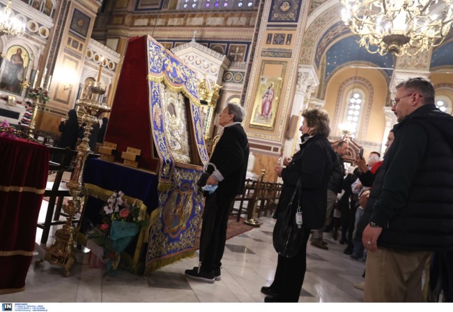Αναχώρησε για το Άγιο Όρος η ιερή εικόνα της Παναγίας "Άξιον Εστί" - Χιλιάδες πιστοί την προσκύνησαν