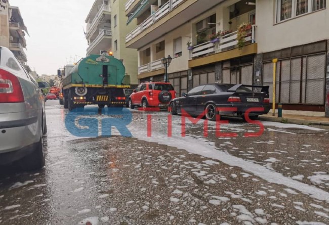 Θεσσαλονίκη: Απολύμανση στη γειτονιά του 35χρονου που κατέληξε από κορονοϊό [εικόνες & βίντεο]