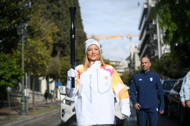 Ράνια Τζίμα: Λαμπαδηδρόμος της Ολυμπιακής Φλόγας - Μαζί με την 9χρονη κόρη της [εικόνες - βίντεο]