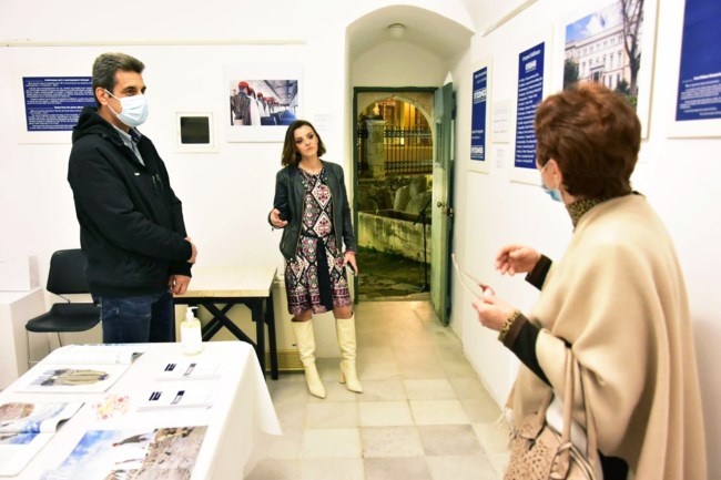 Εκθεση για Εύζωνες