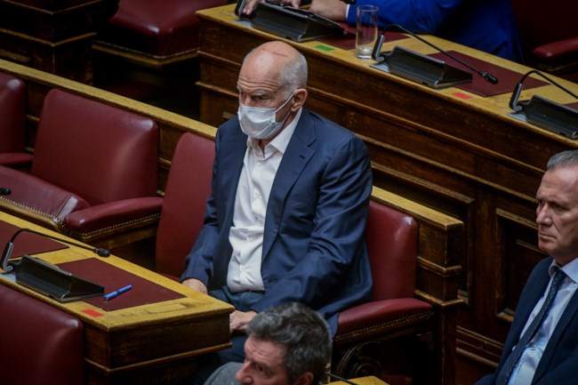 Βουλή: Μάθημα ευθύνης από τον Γιώργο Παπανδρέου - Ο μοναδικός με μάσκα και αποστάσεις ασφαλείας στην Ολομέλεια [εικόνες]