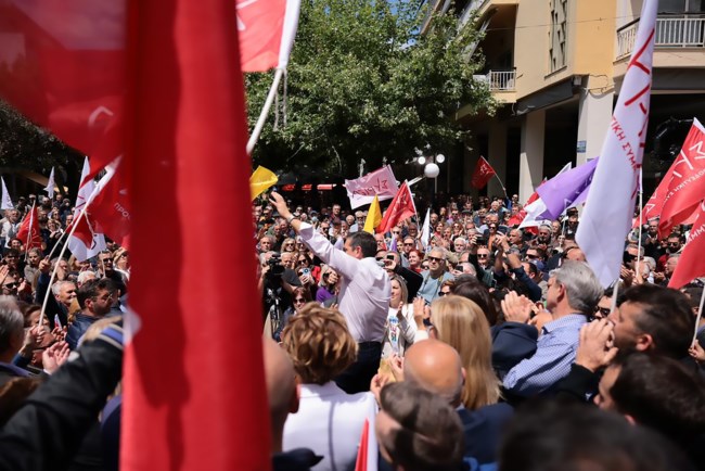 Προσωπική επίθεση Τσίπρα σε Μητσοτάκη: H Δεξιά του ξεπέρασε και τον πατέρα του, την τριετία '90-93