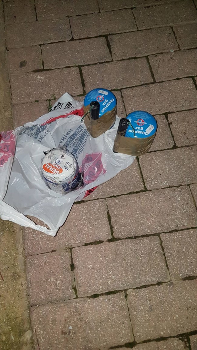 Επεισόδια με μολότοφ και χημικά στον Ασπρόπυργο: Κάτοικοι αντιδρούν στα μέτρα lockdown [Βίντεο]