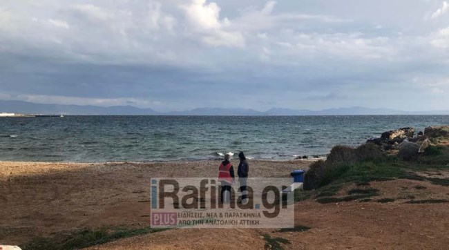 Θρίλερ στη Ραφήνα: Σορός άνδρα ξεβράστηκε σε παραλία - Βρέθηκε σημείωμα στο μπουφάν του [εικόνες]