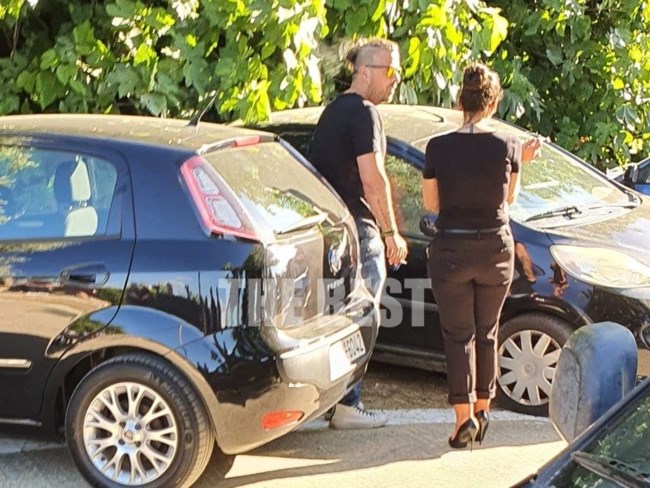 Κηδεία Τάσου Μπερδέση: Απαρηγόρητη η μητέρα του πυγμάχου - "Αφήστε με να δω το παιδί μου" [βίντεο]