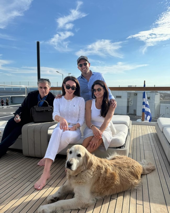 Yacht chic η Τατιάνα Στεφανίδου: Το ιδανικό ολόλευκο σύνολο με Polo Ralph Lauren και Hermès Birkin Bag