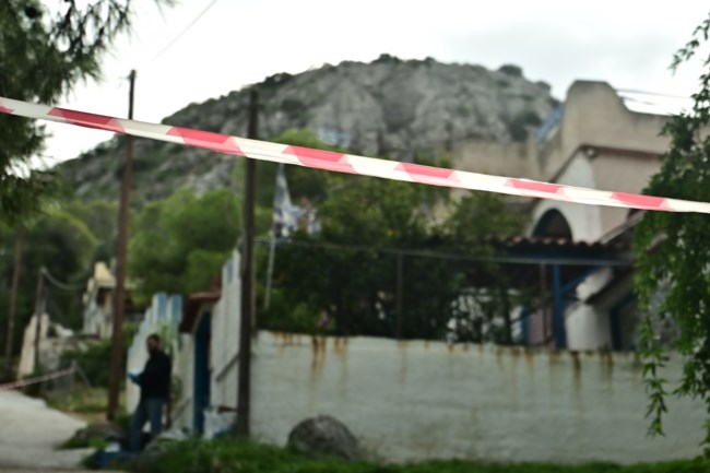 Σαλαμίνα: "Η μητέρα μου δεν μπορούσε να παλέψει" - Η κόρη της 75χρονης περιγράφει τη στιγμή που τη βρήκαν νεκρή