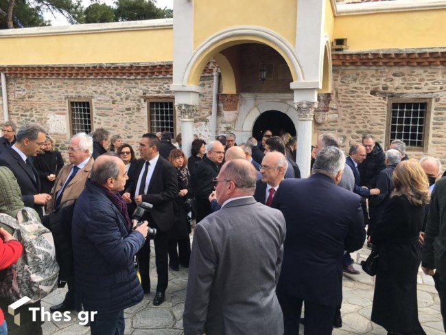 Συγκίνηση στη Θεσσαλονίκη: Επιμνημόσυνη δέηση για τους φοιτητές του ΑΠΘ που σκοτώθηκαν στα Τέμπη [εικόνες]