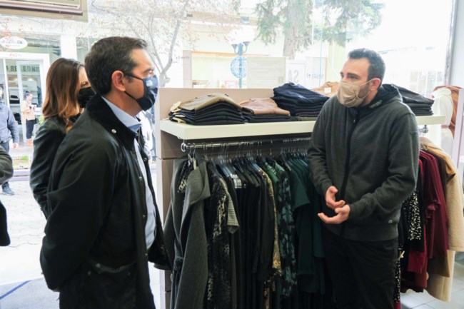 Τσίπρας σε εμπόρους στο Ίλιον: Μόνες λύσεις η μη επιστρεπτέα ενίσχυση και η γενναία ρύθμιση ιδιωτικού χρέους