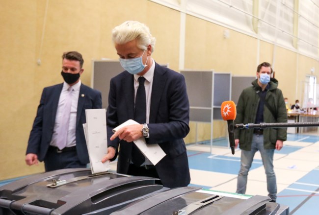 Εκλογές στην Ολλανδία: Δεν άφησαν τον υπουργό Υγείας να ψηφίσει γιατί είχε λήξει το διαβατήριό του