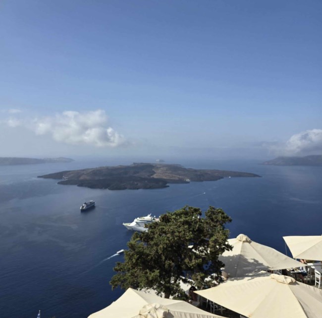 Το ελληνικό νησί που παραμένει η ναυαρχίδα στην πολυτέλεια - Aπό τους πιο ιδιαίτερους προορισμούς
