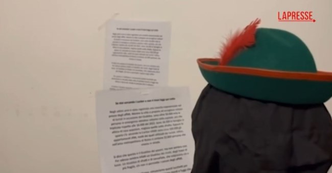 Σύγχρονοι "Ρομπέν των Δασών" στη Ρώμη: Σαμποτάρουν διαμερίσματα Airbnb και αφήνουν το πράσινο καπέλο με το κόκκινο φτερό