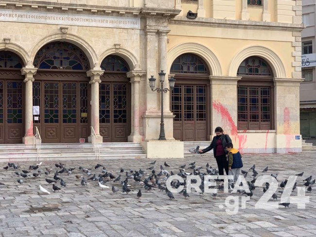 Νέος βανδαλισμός σε εκκλησία - Μπογιές και συνθήματα στον Άγιο Μηνά Ηρακλείου