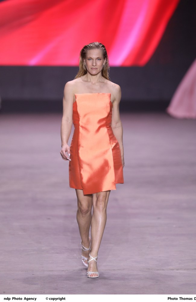 ΣΑΡΑ ΕΣΚΕΝΑΖΥ