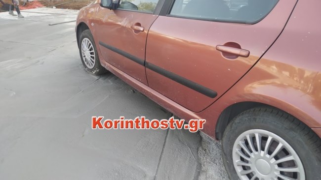 Κόρινθος: Πάρκαρε το αυτοκίνητό του στην υπό κατασκευή πλατεία και του το.. τσιμέντωσαν [φωτο - βίντεο]